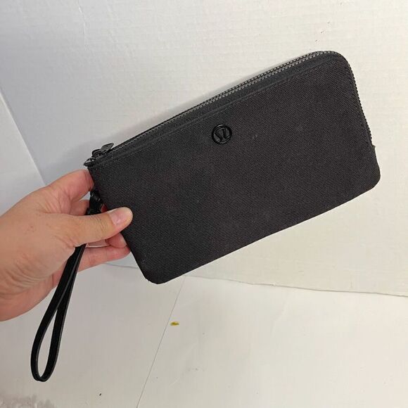 Lululemon Athletica Double Up Zip Pockets Black Clutch Pouch Wristlet Wallet - Picture 1 of 12